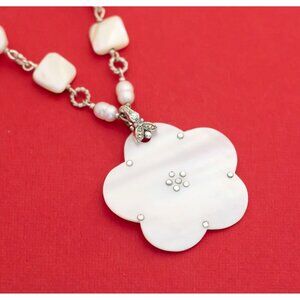 Vintage Beauty of Nature Floral Necklace by Avon, 18 Inches - F26